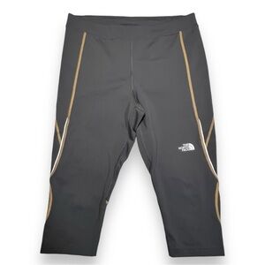The North Face Women’s Vapor Wick Capris Gray Size Large